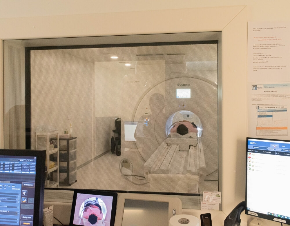 Architecte IRM Clermont-Ferrand : Concevoir un espace d’imagerie lourde sécurisé et techniquement maîtrisé