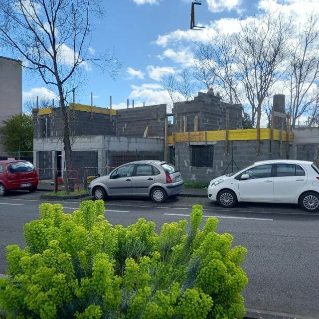 Chantier des maisons de la Pradelle pour l'Ophis.
3T3 + 1T4
#chantier #logements #ophis #maison #ville #clermontferrand #atelierdarchitecturecasa #architecte