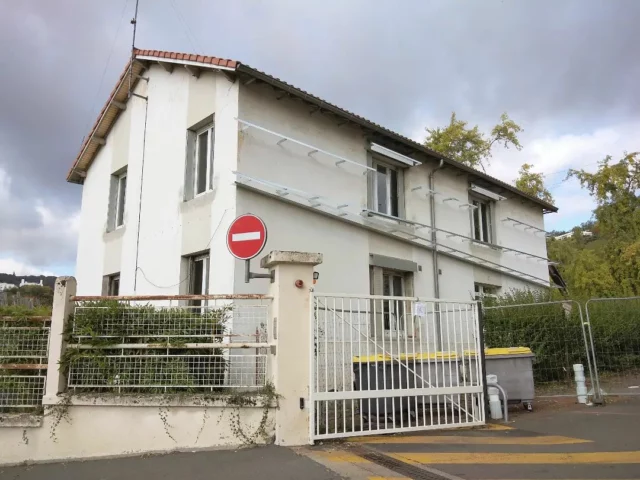 Rénovation complète de l'ancienne conciergerie Avenue du Limousin pour @clermontmetropole 
#chantier #cam #clermontauvergnemetropole #clermontferrand #atelierdarchitecturecasa #ateliercasa #architecture #habillage #amenagement
